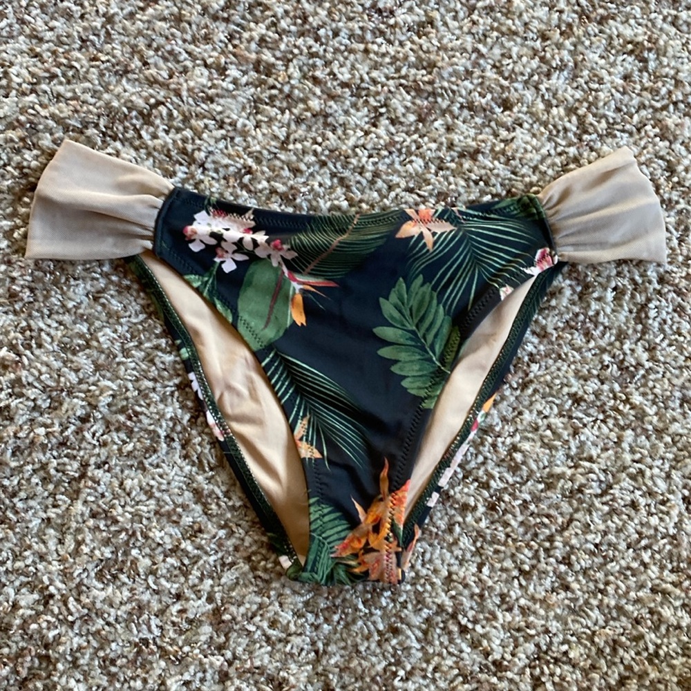 Swim suit bottoms
